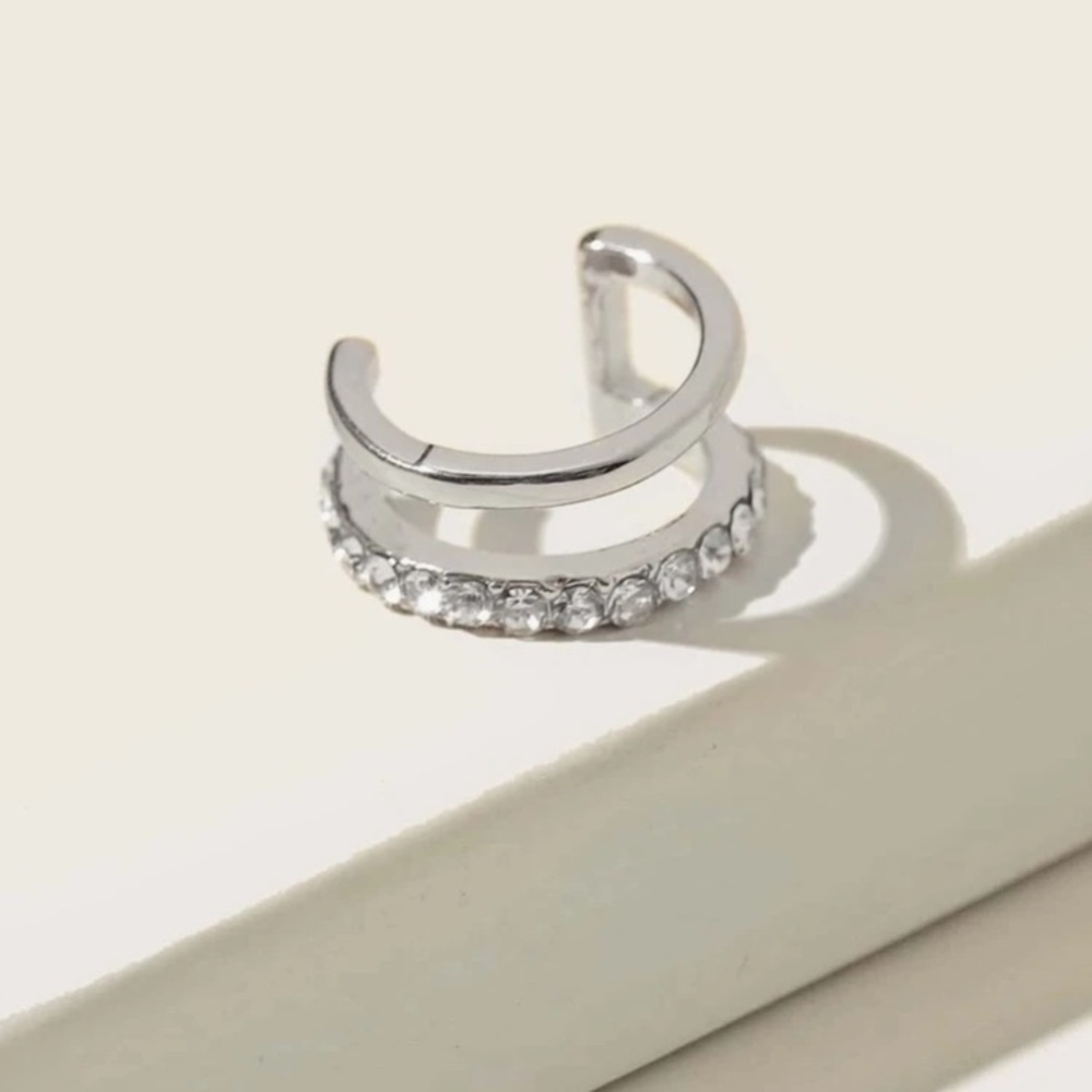 ⚜️𝟯𝟬%𝗢𝗙𝗙 𝗯𝘂𝗻𝗱𝗹𝗲𝘀 𝟯+⚜️ NEW Silver Rhinestone Ear Cuff - Picture 2 of 8